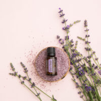huile essentielle de sauge sclarée – équilibre hormonal et sérénité